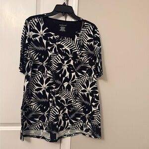 Westbound Black and White Tropical Print Short Sleeve Top